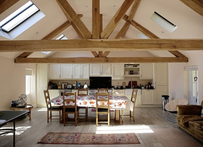 ... An integral one-bedroom flat could be incorporated back into the main house, and can be used as guest/staff accommodation or as a source of extra income. There is an attached barn, which offers scope to convert into a one or two-bedroom cottage. The second cottage, which is detached, is situated across the courtyard from the main house and has been completely renovated with no expense spared. Full of natural light, there are two reception rooms on the first floor with vaulted ceilings, two bedrooms on the ground floor, and an integral carport.