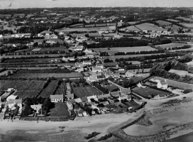 The coast near Green Island in a 1933 Aerofilms aerial photograph