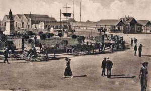 Weighbridge Gardens with the statue of Queen Victoria, and warehouses on the New North Quay (now the Maritime Museum and Occupation Tapestry Gallery) in the background