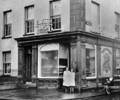 Rive's Bakery was on the corner with Stopford Road