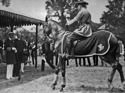 Gustave Le Bourdiec and his horse are presented to George V