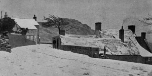 Snow is rare at L'Etacq which is warmed by the Gulf Stream and can have rain when higher and more easterly areas of the island are under snow