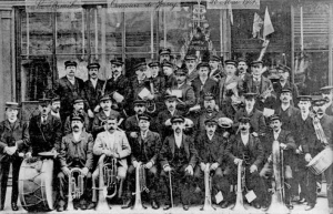A French band participating in the 1907 Concours