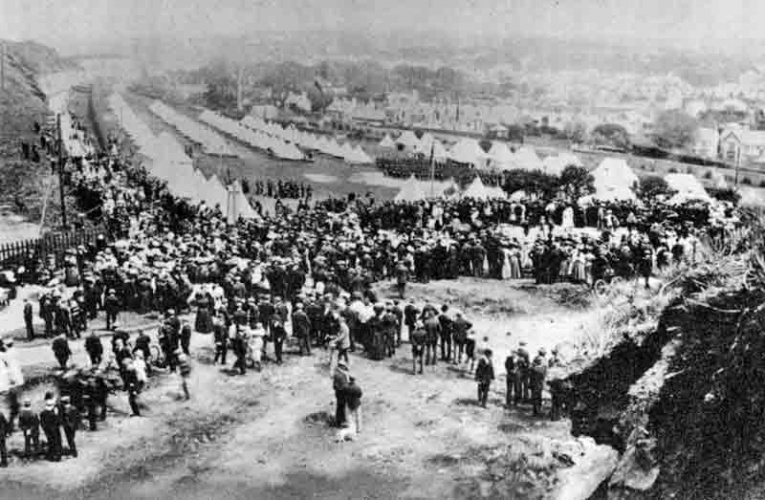 A large camp on the East Glacis at Fort Regent