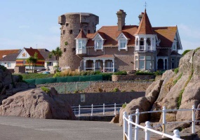La Platte Rocque House, used in one of the earlier episodes starring Michelle Collins, who went on to play Cindy Beale in EastEnders and Stella in Coronation Street