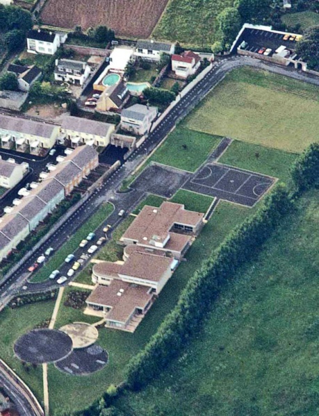 File:A20BelRoyalSchool1977a.jpg