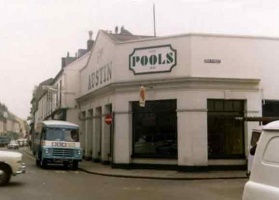 Pool's Garage, Don Street