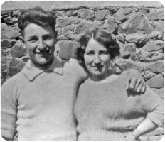 Ethel Elizabeth Yates, nee Minchinton (1883-) and son George Arthur