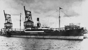 The Arnold Maersk sank after going aground on the Grune aux Dardes on 22 May 1943. Built in 1914, the ship was owned by the Maersk Line and, from 1940-41 by the Vichy Government of France
