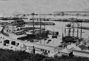 ... and a photograph by Neurdein at the same time