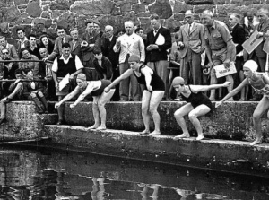 The start of a race at Havre des Pas in 1947 - Picture Evening Post