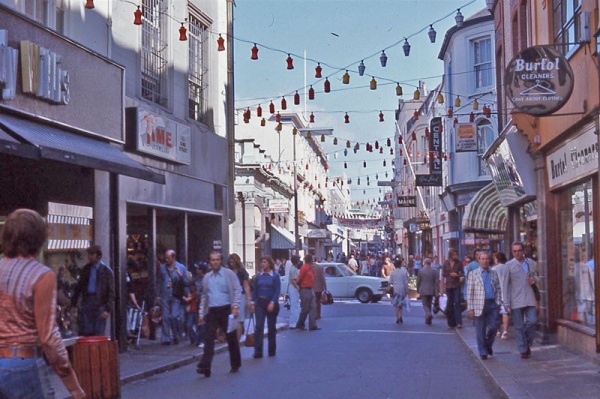 Looking towards the New Street junction. No 44 is on the far left of the picture, occupied in the early 1970s by Freeman, Hardy and Willis. The street is pedestrians-only but has yet to be paved