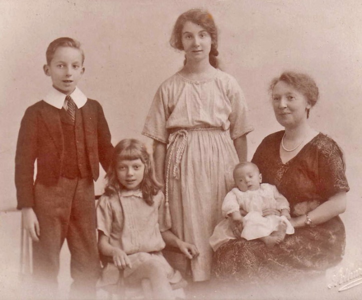 File:An18ShepherdFamily1.jpg