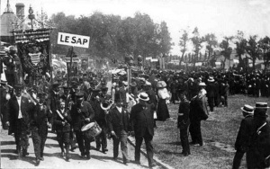Le Sap team in People's Park in 1907