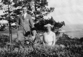 A family photograph above the bay in 1930