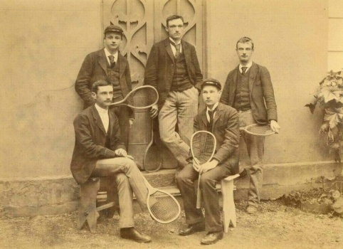 Tennis players photographed by Tynan Brothers in 1895