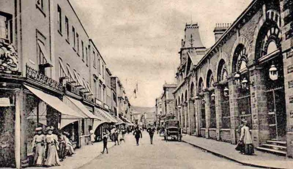 This picture was taken a few years later, after 1905, because Le Riches now occupy Nos 1, 2 and 3 on the left. But there are only ornate railings at first floor level on No 1, indicating that the property has not yet been rebuilt