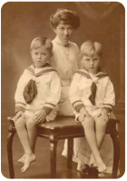 Ada Evangeline Hocquard, nee Jones (1875-1950) with twins Raymond and John