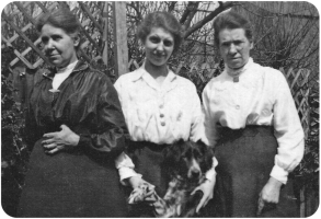 Louisa, Alice(1856-1929) and Elizabeth Le Mottee