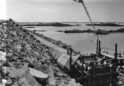 May 1975 - Continuing the toe wall