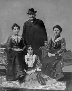 John Francis Le Gresley with his daughters