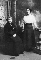 Alice Jane Le Riche (1865-1916) with her daughter Eva Annie (1892- ), who married George Rust