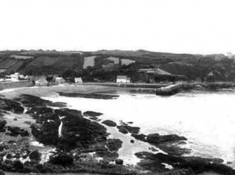 A photograph by Godfray from the 1880s, not long after the Boat House was built. It is the small cottage to the left of centre