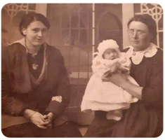 Alice Mary Lucas Le Gallais with her daughter and grandchild