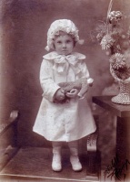 Edna Myrtle Filleul (1914-1998) aged 2 years 5 months