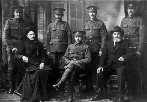 Francis and Ann De La Haye with their sons in 1917