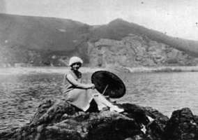 A snapshot on the rocks in 1926