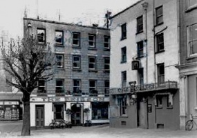 A picture by Richard Whinnerah