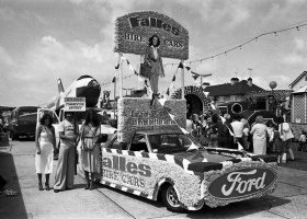 Battle of Flowers Float