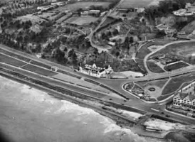 An aerial view of West Park in 1947. The Pavilion is in the centre, with Triangle Park and the Grand Hotel to its right. Above the Triangle Park on People's Park the buildings erected during the Occupation as a delousing station for Operation Todt workers are still standing