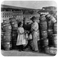 Potato barrels on the quay in 1910