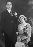 The wedding of Ken Noel and Evelyn Mallet (1911-1945) in 1932