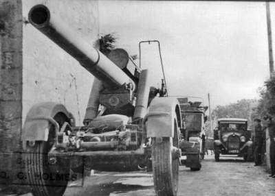 A field gun being moved from St Martin to the Harbour
