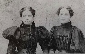 Sisters Jane Harriet and Ada Pauline Rive in the USA