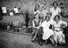 Five of the Kempster sisters at the family home, Rockview, La Rocque, in 1935