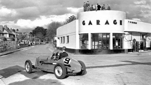 R Dixon rounds the corner at Bel Royal in the 1947 race. Despite an extensive search we have been unable to find Dixon's full name, nor any details of his career. He started the race on the third row of the grid but did not feature among the first six finishers