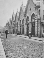 Not cobblestones, as identified in social media groups when this image appeared in 2024, but granite setts