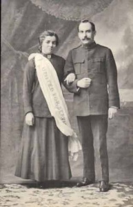 Salvation Army couple, 1910