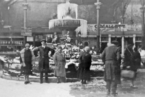 This picture was probably taken in 1929, when the Market fountain famously froze. It may show members of the Mallet family and, although it is difficult to make out much detail of their shop frontage in the background, we believe that it predates the picture on the left.