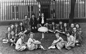 Brownies gather in the Town Churchyard in 1953 - Picture Evening Post