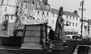 Queen Victoria leaves the Weighbridge