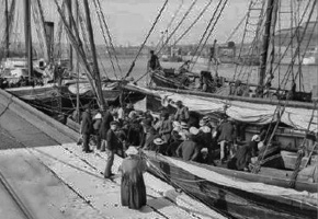 Breton workers arrive