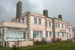The sorry looking state of Windward House in 2010, before demolition in 2012