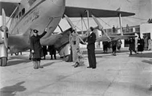 Alexander Coutanche and his wife in front of a DH 86