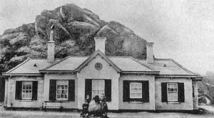 St Catherine's Lodge was built at the landward end of the breakwater. The original building was used as a cafe for some time in the 20th century then demolished to make way for a purpose-built structure