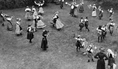 The fête raising funds for Jersey prisoners of war in July 1916 included entertainments such as this performance of the Polish Village Dance.